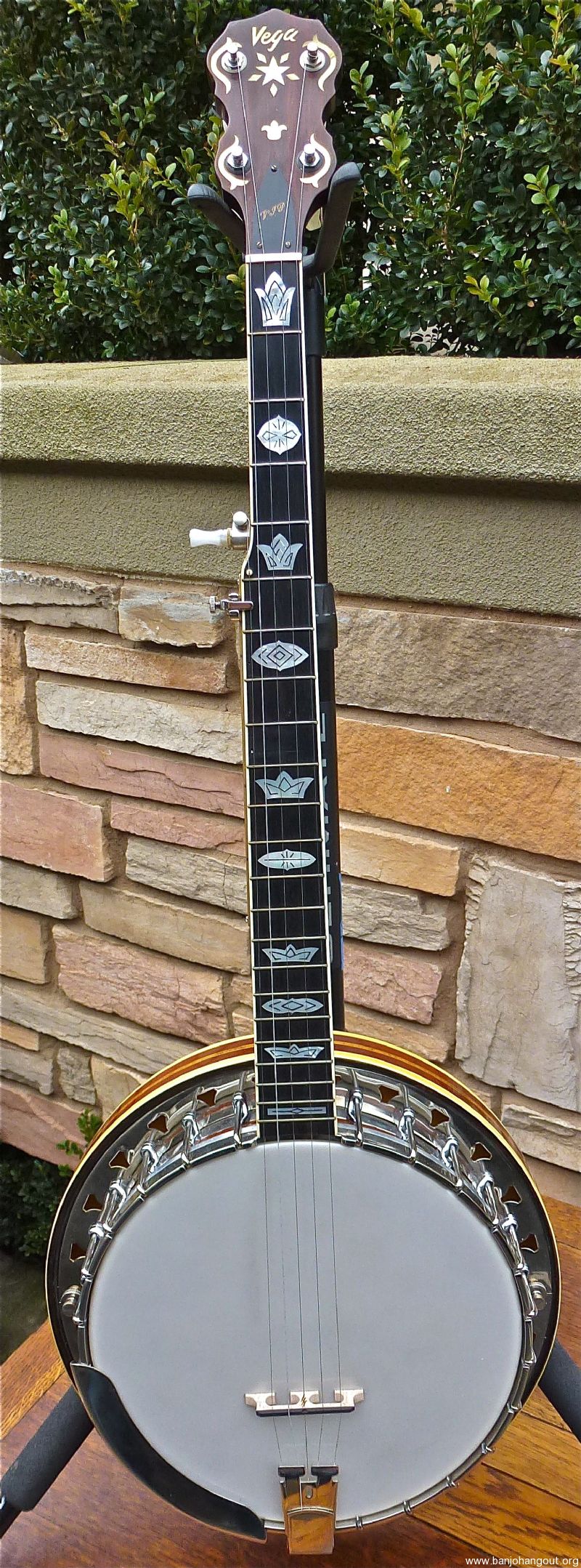 VEGA V.I.P. RESONATOR 5St. BANJO, 1977 Used Banjo For Sale at