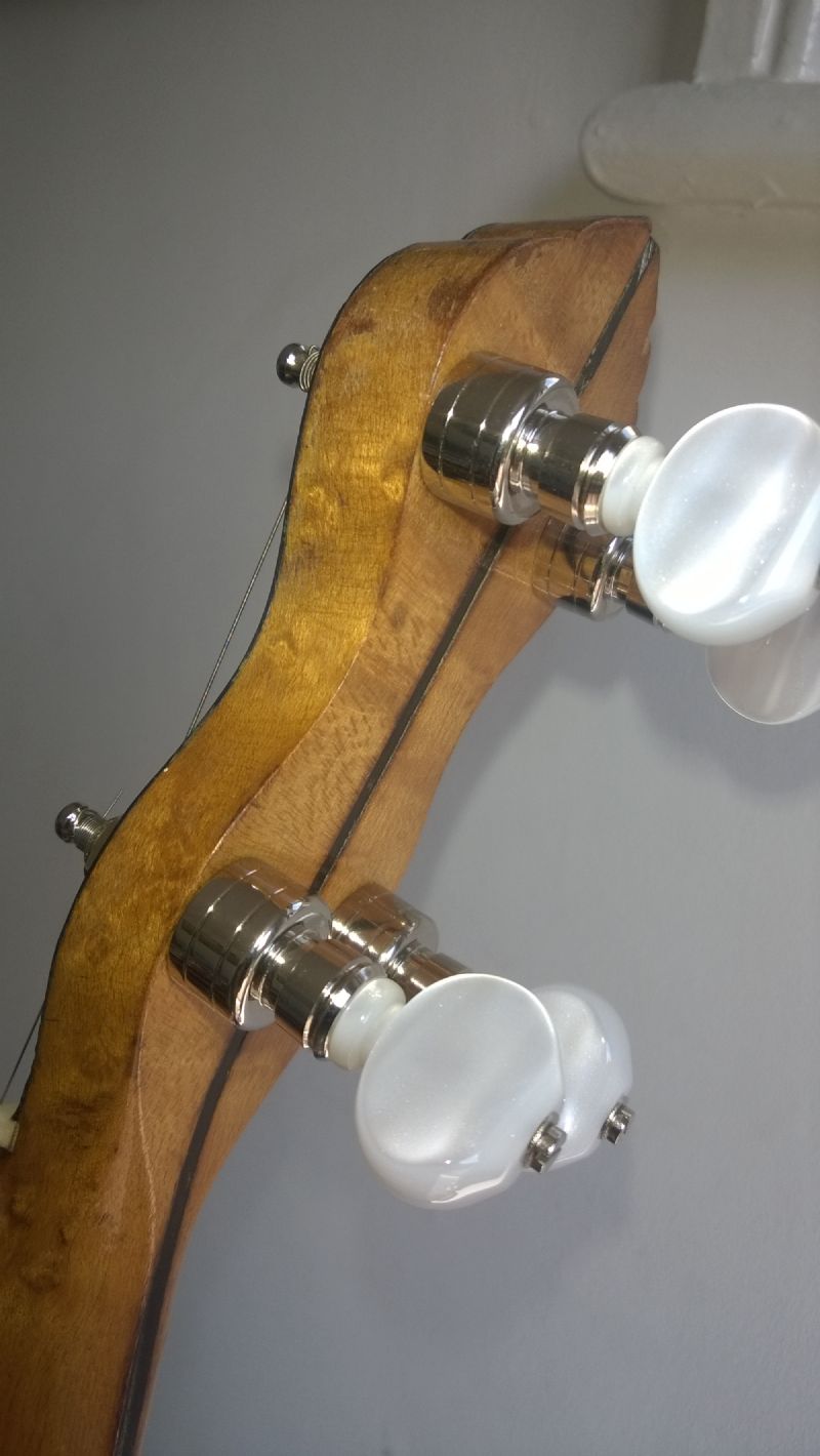 Geared tuners fitted onto banjo headstock