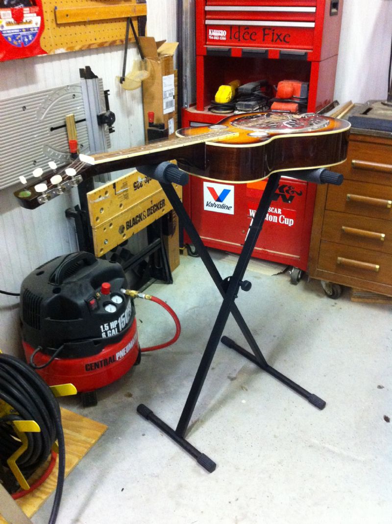Dobro Stand Reso Hangout