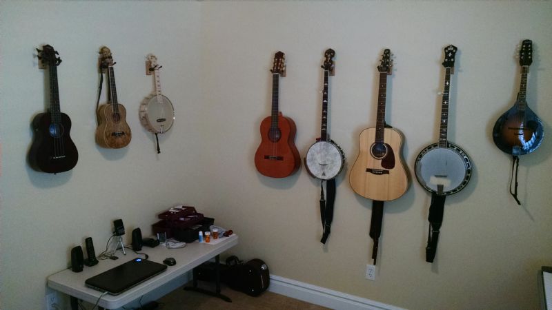 hang banjo on wall