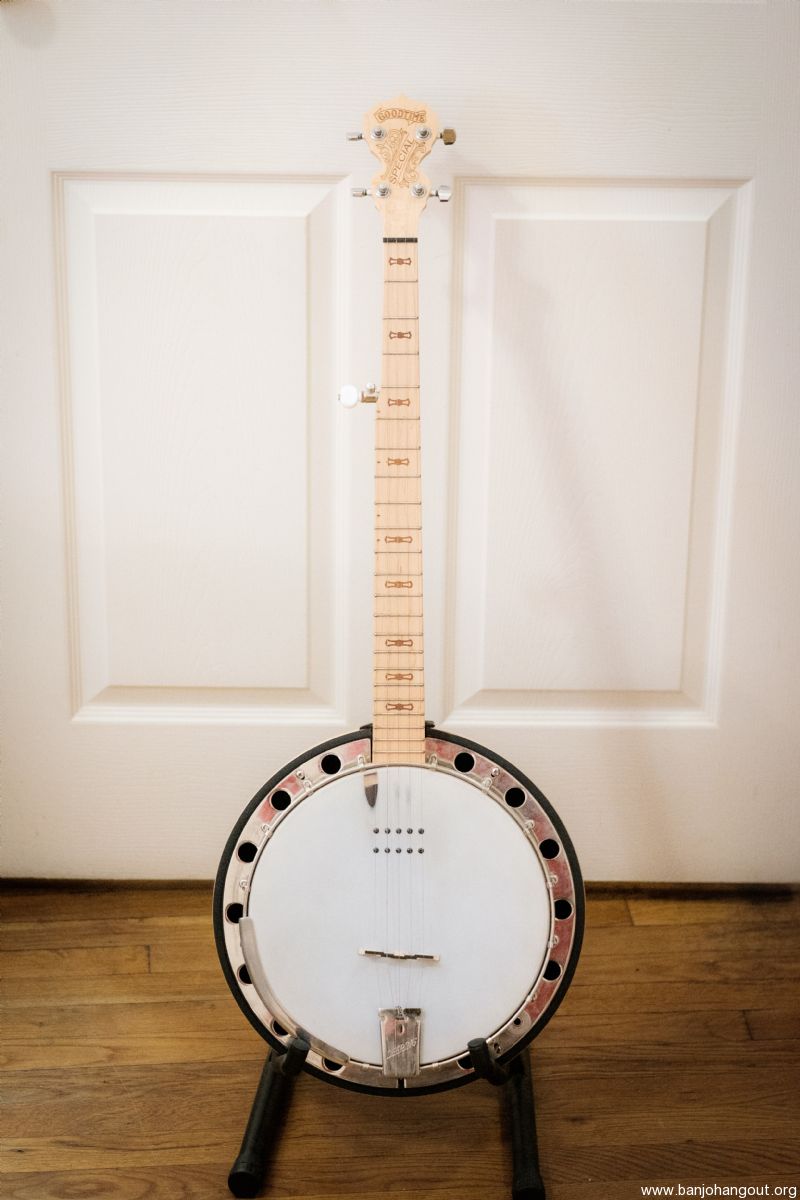 Deering Goodtime Special Resonator Bluegrass Banjo with Kavanjo