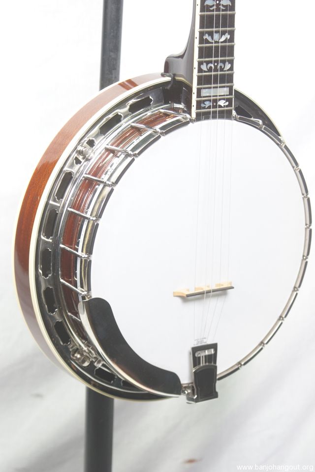 1970's Saga 5 string Banjo DELUXE MADE IN JAPAN BANJOWAREHOUSE ATLANTA