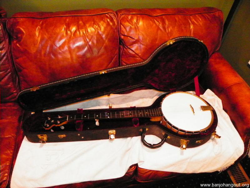 Wildwood Minstrel excellent playing 5 string banjo with railroad tie