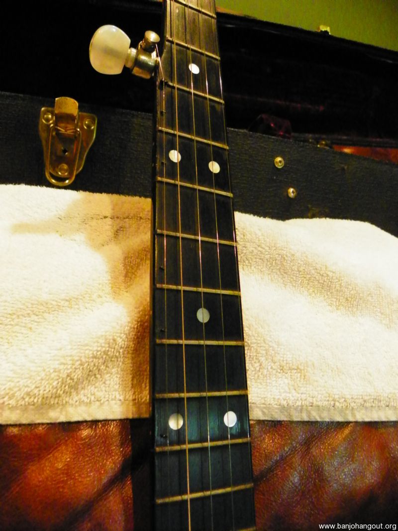 Wildwood Minstrel excellent playing 5 string banjo with railroad tie