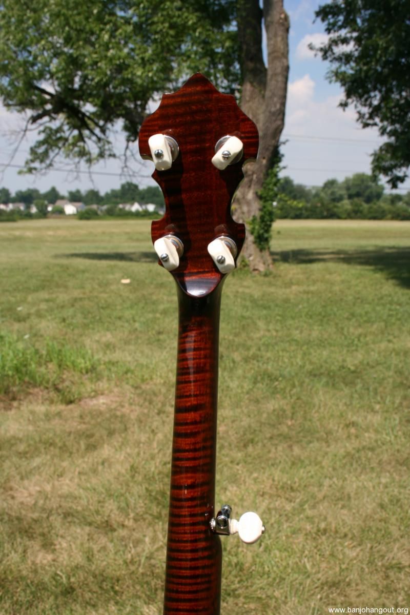 Brand new Sullivan Vintage 35 maple banjo with case, full lifetime