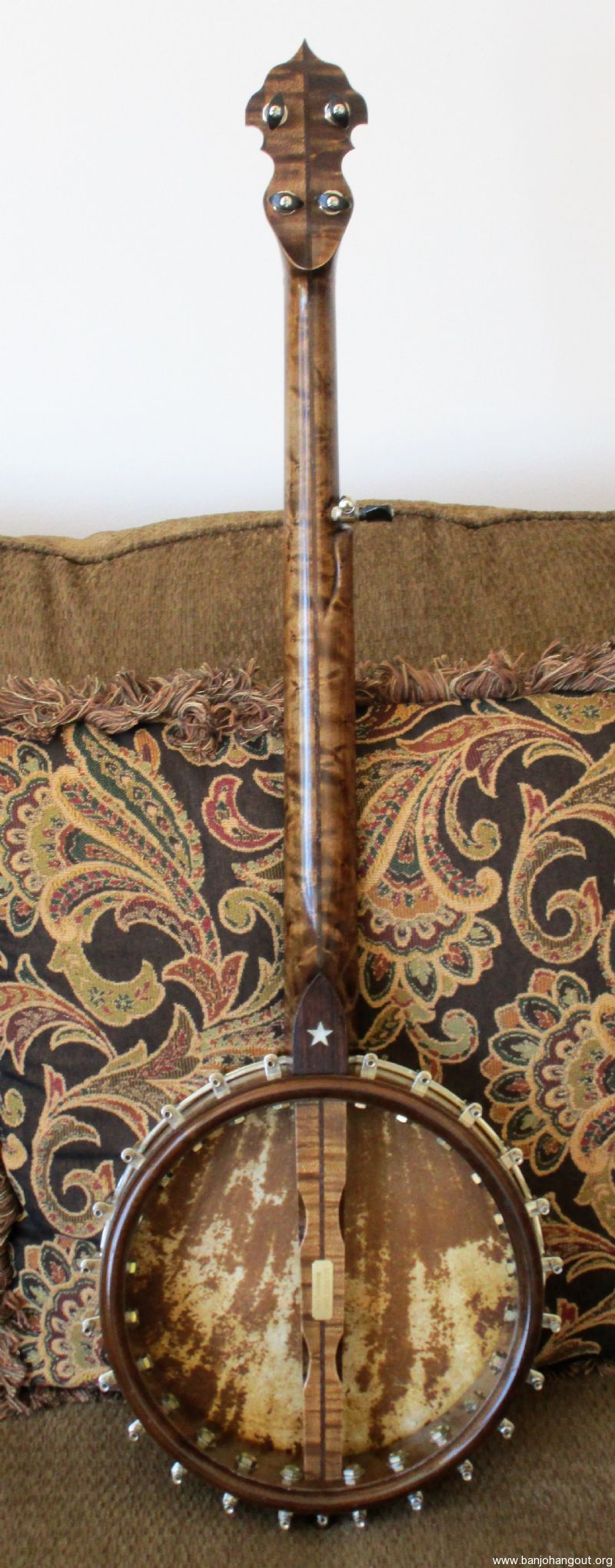 Birdseye Maple Clawhammer Style Banjo. Canadian shipping only Used