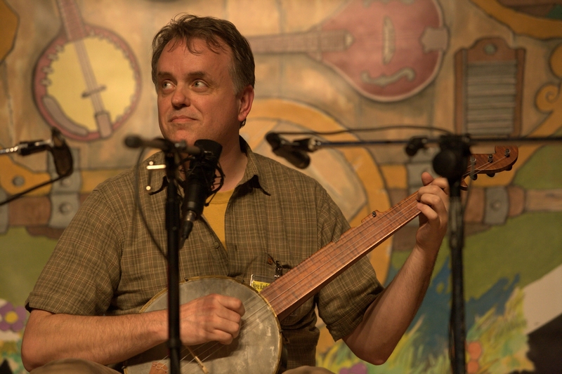 Demonstrating the "Early Banjo" Jim Pankey's Photos Banjo Hangout