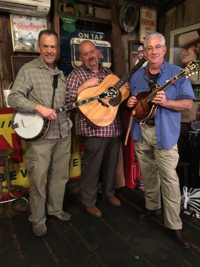 Country's BBQ, Columbus, GA, Feb. 25, 2017 5Twang's Photos Banjo