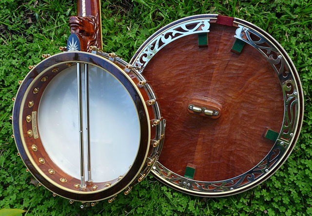 Banjo resonator clearance