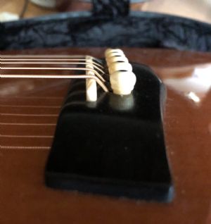 Dead shop string guitar